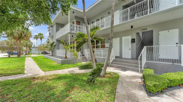 Miami Beach, FL 33141,1905 Calais Dr #5