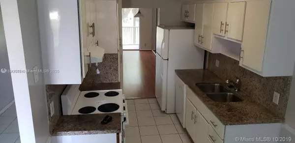 Plantation, FL 33324,250 Jacaranda Dr #305