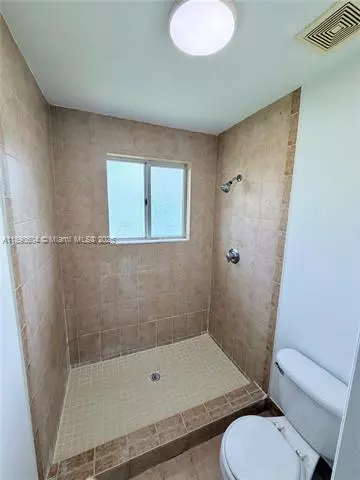 Miami Gardens, FL 33169,20421 NW 15th Ave #8