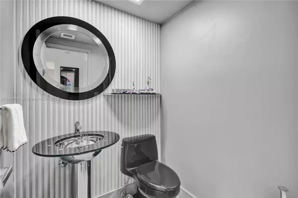 Aventura, FL 33180,20191 E Country Club Dr #2606