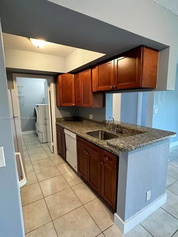 Tamarac, FL 33319,5672 Rock Island Rd #240