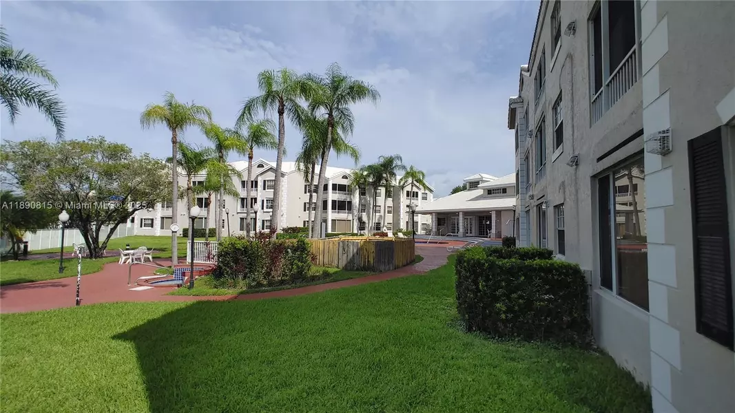 2850 N Oakland Forest Dr #309, Oakland Park, FL 33309