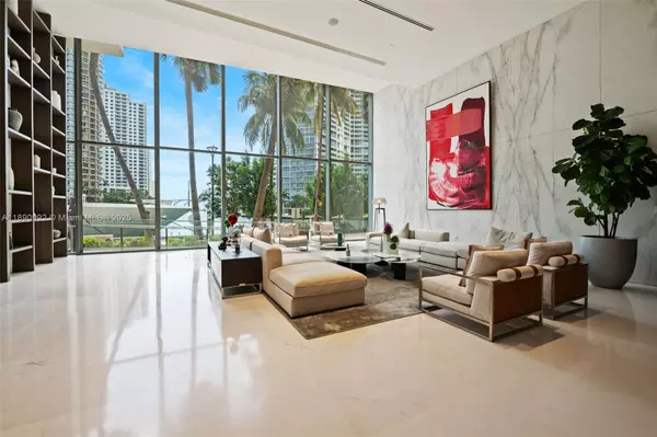 Miami, FL 33131,300 Biscayne Boulevard Way #5207W