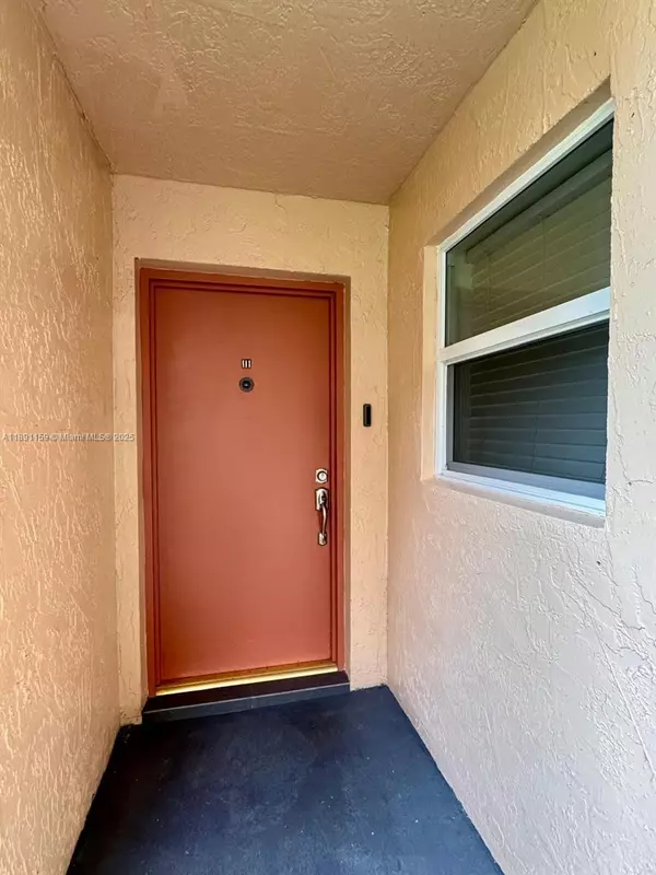 Miami, FL 33183,13701 Kendale Lakes Cir #B-111