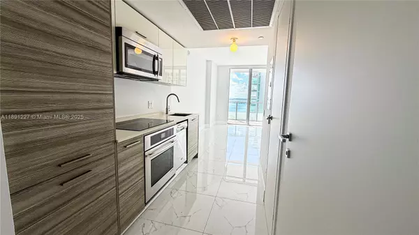 Miami, FL 33131,1300 Brickell Bay Dr #2206