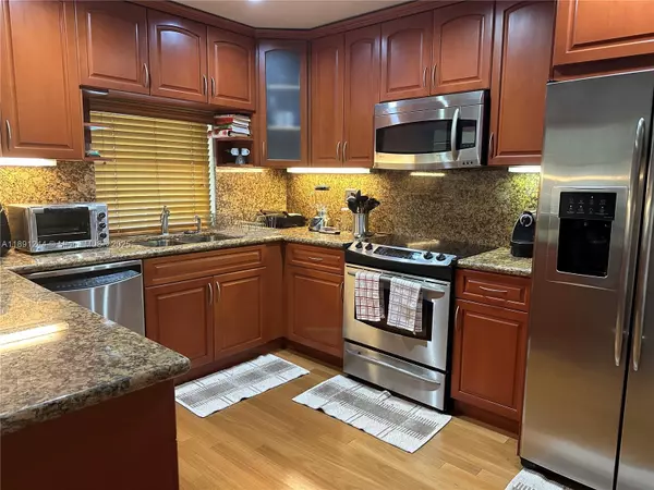 Weston, FL 33326,16628 Golfview Dr