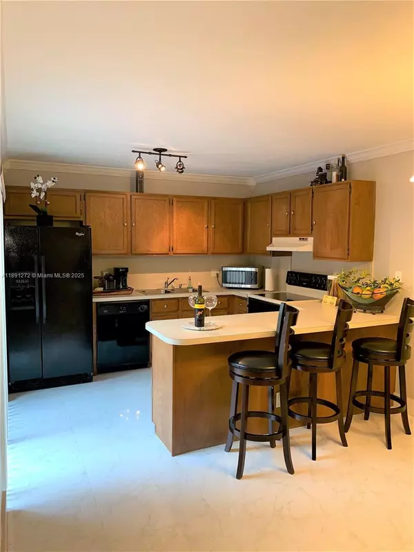 Cooper City, FL 33026,2561 Camelot Ct