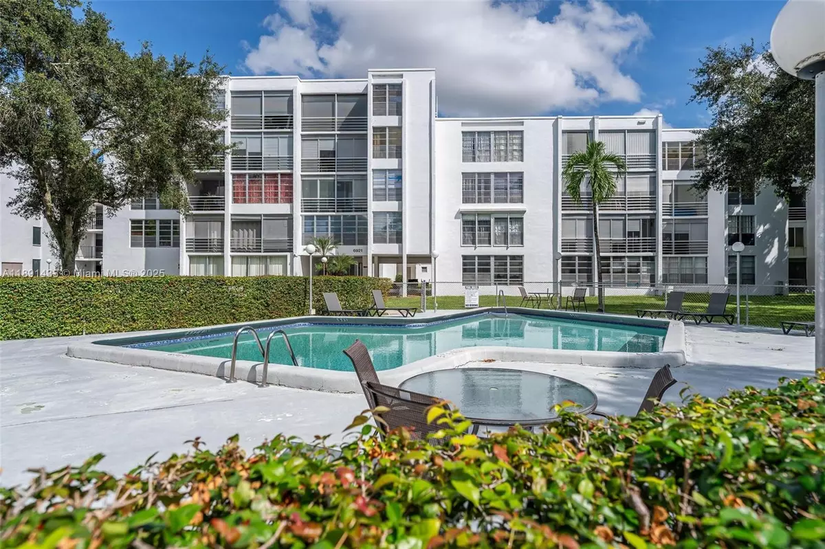 Plantation, FL 33317,6923 Cypress Rd #C12