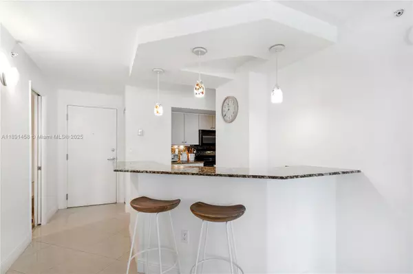 Miami Beach, FL 33141,6917 Collins Ave #508