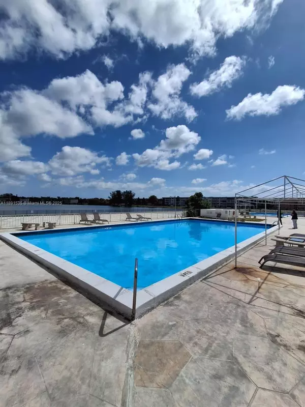 Miami, FL 33179,1351 NE Miami Gardens Dr #901E