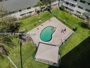 Plantation, FL 33317,4200 NW 3rd Ct #330