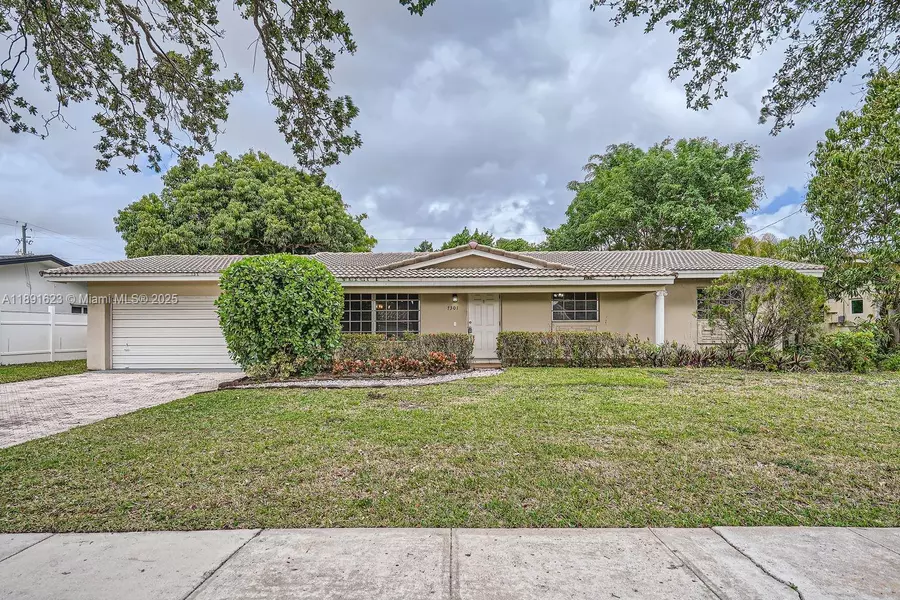 7301 NW 11th St, Plantation, FL 33313