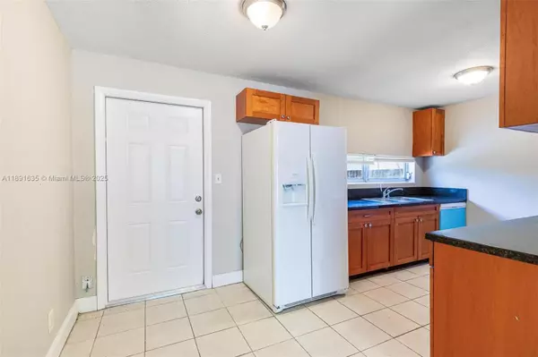 Hollywood, FL 33024,2811 N 66th Ave