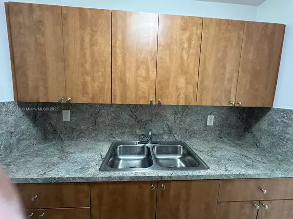 Miami, FL 33135,1100 SW 36th Ct #8