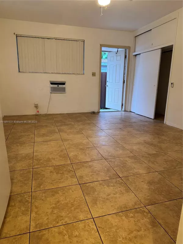 Hollywood, FL 33020,1721 Plunkett St #3