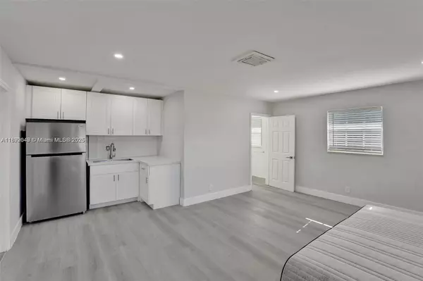5657 Grant St #4, Hollywood, FL 33021