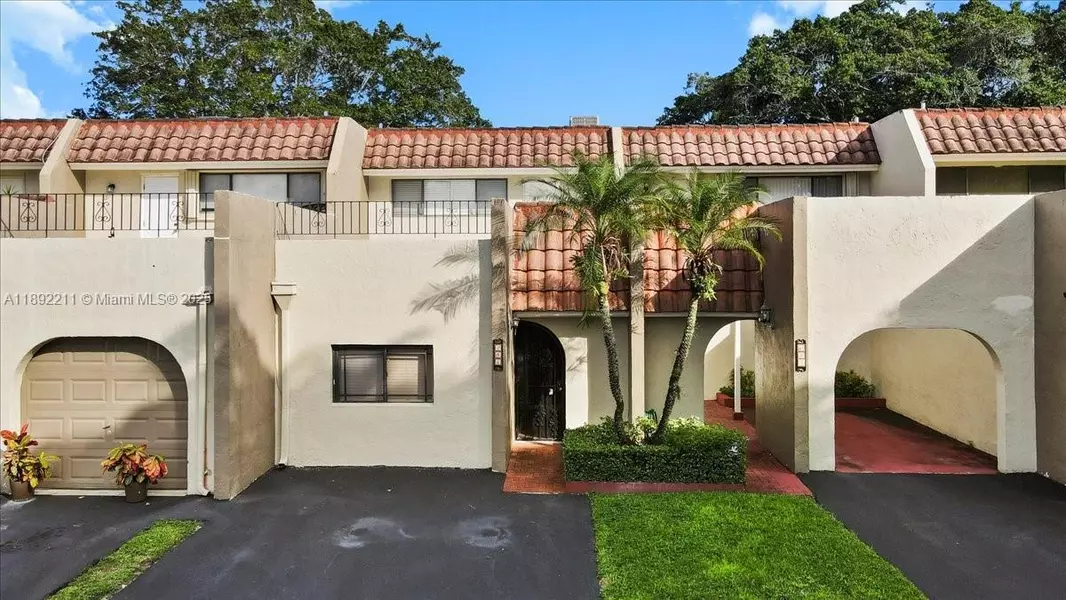 281 Jacaranda Dr #13, Plantation, FL 33324