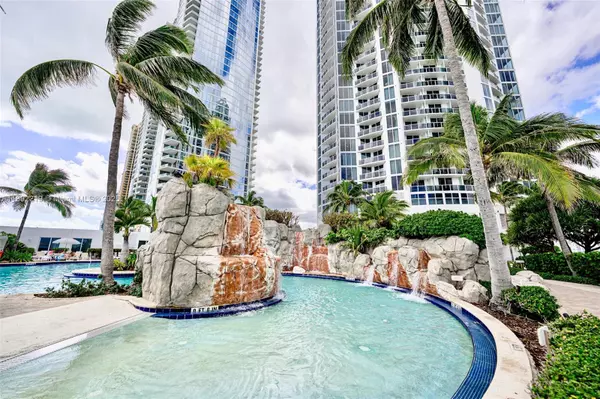 Sunny Isles Beach, FL 33160,18001 SE Collins Ave #2111