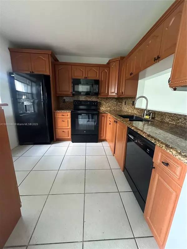 Pembroke Pines, FL 33026,10431 NW 3rd St