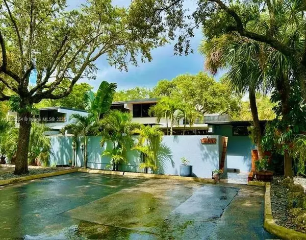 6437 Lemon Tree Ln, Miami Lakes, FL 33014