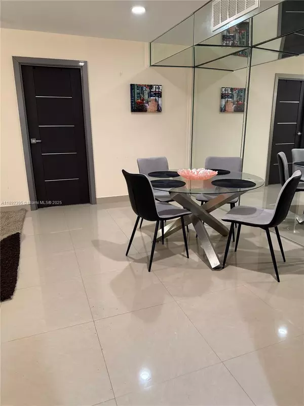 Delray Beach, FL 33484,75 Capri B #75
