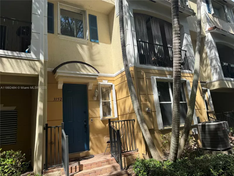 3152 N Greenleaf Cir, Boynton Beach, FL 33426