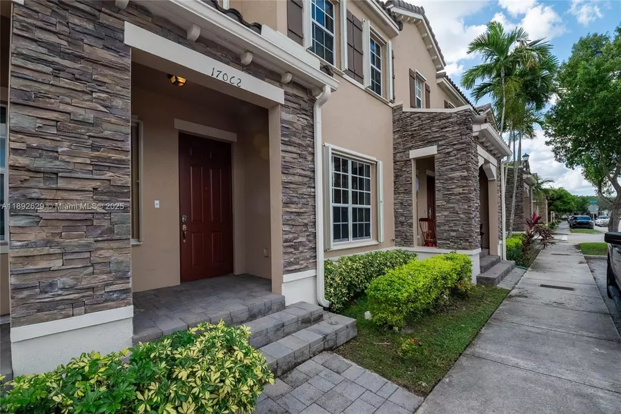 17062 SW 95th Ter, Miami, FL 33196