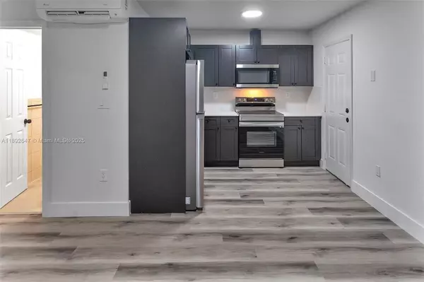 South Miami, FL 33155,4037 SW 65th Ave #9