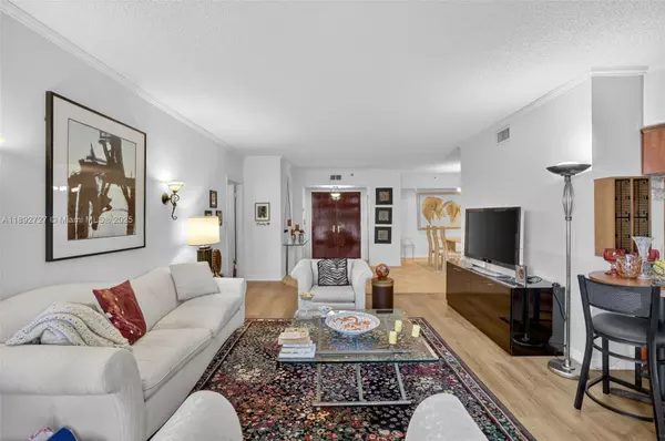 Aventura, FL 33180,20281 E Country Club Dr #210