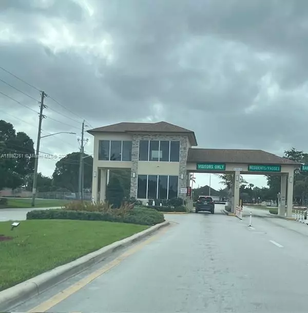 300 SW 134th Way #102E, Pembroke Pines, FL 33027