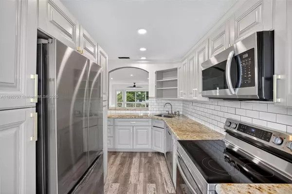 Fort Lauderdale, FL 33315,900 SW 12th St #305