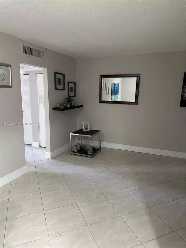 Hallandale Beach, FL 33009,1100 NE 1st Ct #102