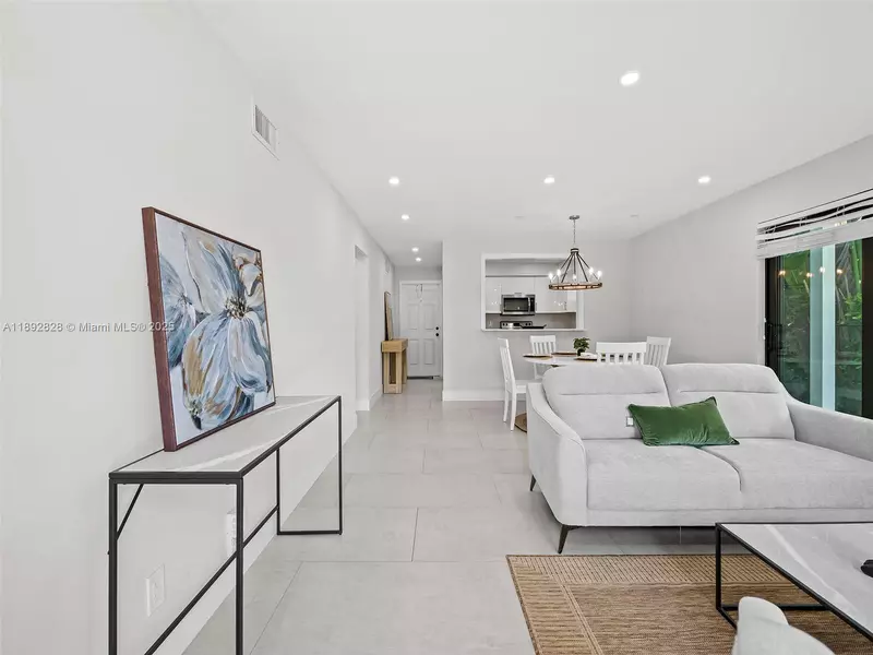 1305 SE 1st St #2, Fort Lauderdale, FL 33301