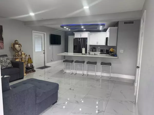 Tamarac, FL 33321,7703 NW 74th Ave #7703
