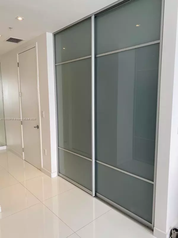 Sunny Isles Beach, FL 33160,18201 Collins Ave #3306