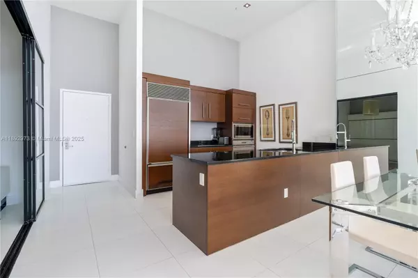Miami, FL 33131,465 Brickell Ave #2805