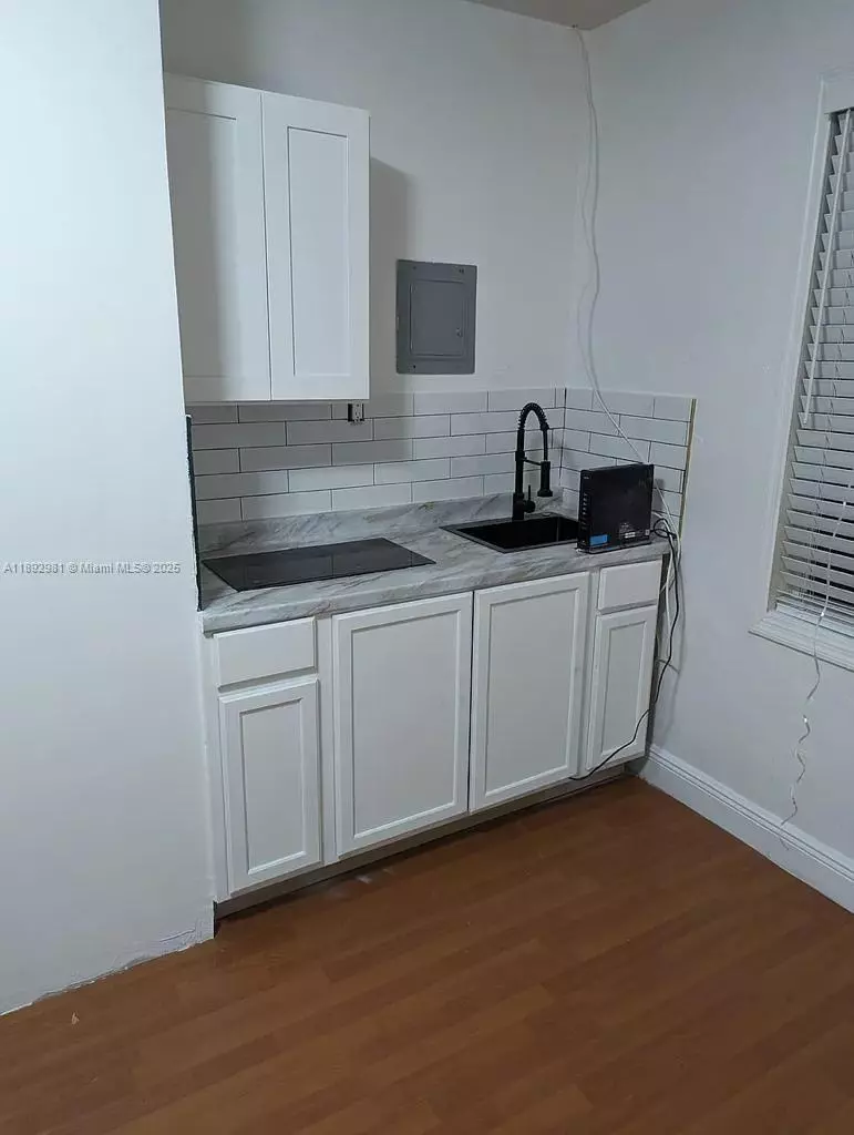 Miami, FL 33135,435 SW 33rd Ave #2