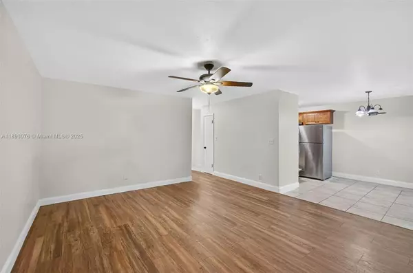 Lake Park, FL 33403,810 Lake Shore Dr #40
