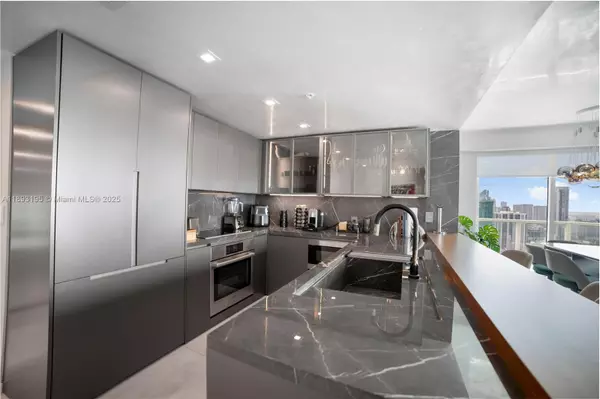 Miami, FL 33132,1900 N Bayshore Dr #4411