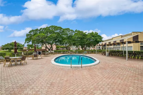 Sunrise, FL 33322,9301 Sunrise Lakes Blvd #307