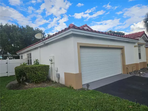 Weston, FL 33326,32 Gables Blvd