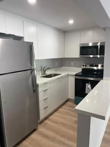 7820 NE Bayshore Ct #211, Miami, FL 33138