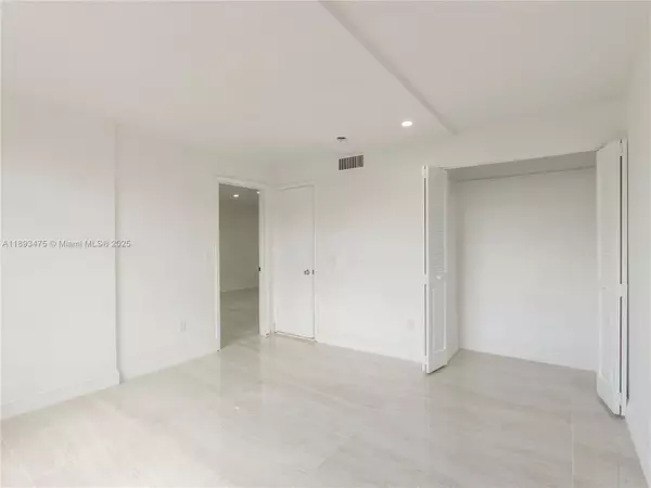 Miramar, FL 33025,3195 Foxcroft Rd #F211