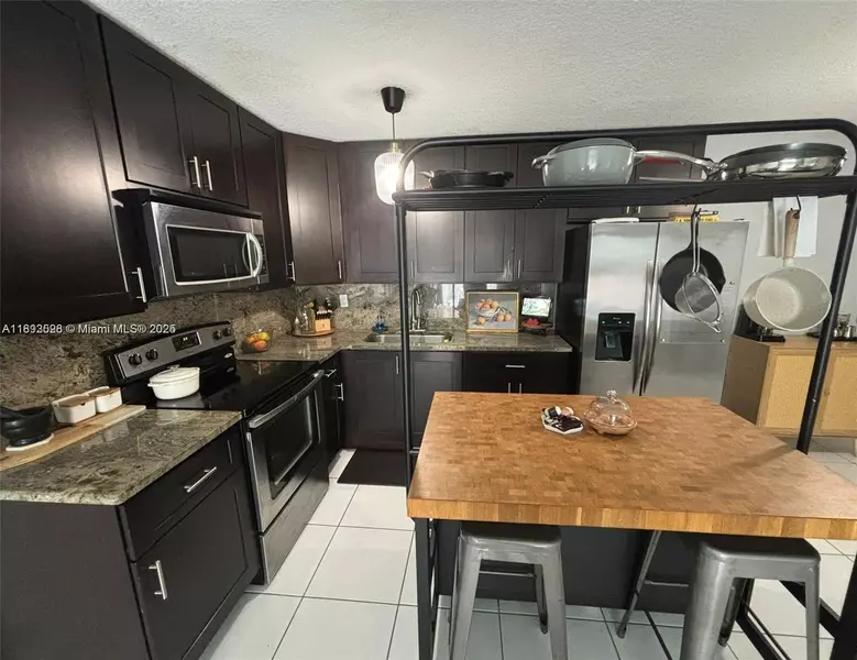7208 Fairway Dr #I17, Miami Lakes, FL 33014