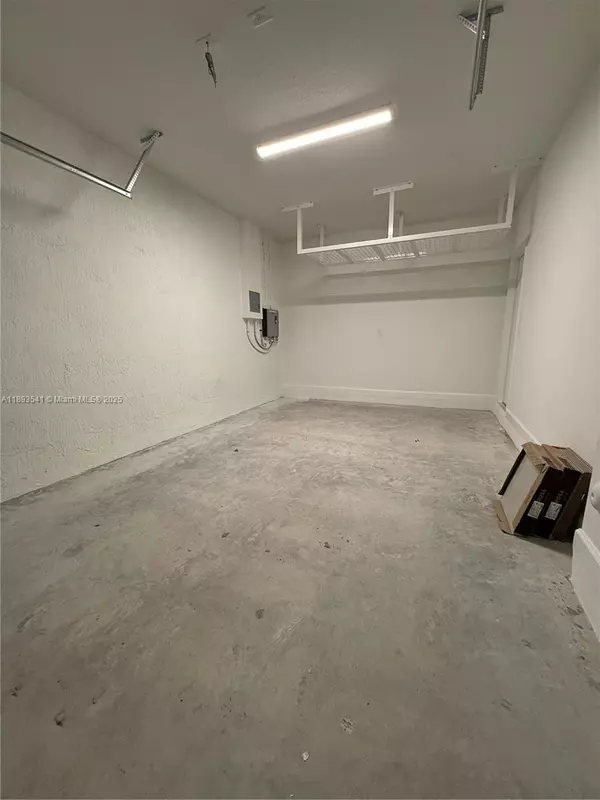 Homestead, FL 33034,682 SE 14th St