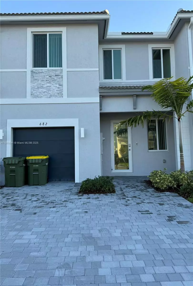 Homestead, FL 33034,682 SE 14th St