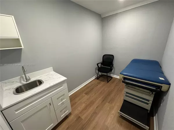 Hollywood, FL 33024,7070 Taft St