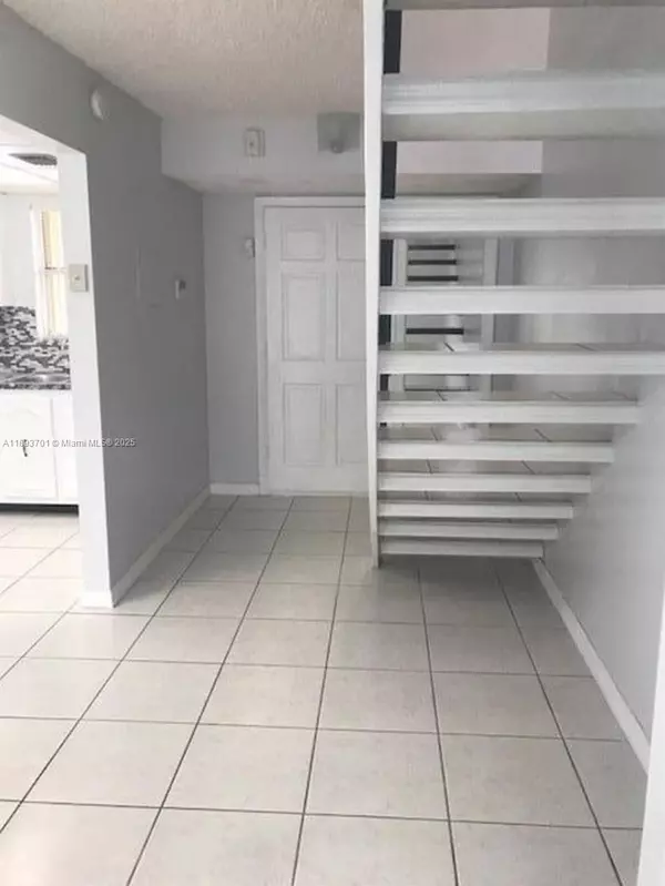 Miami, FL 33172,210 NW 87th Ave #L220