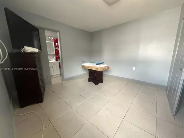 Miami, FL 33134,4361 SW 3rd St #1