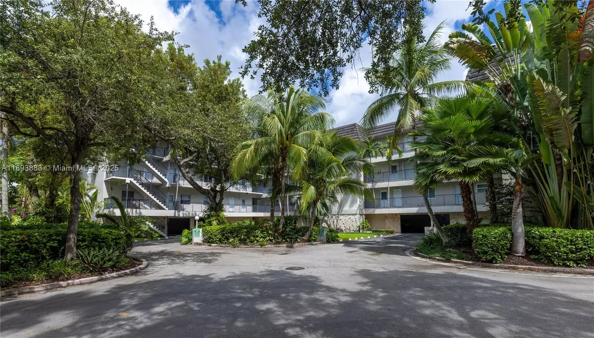 Coral Gables, FL 33133,6815 Edgewater Dr #108
